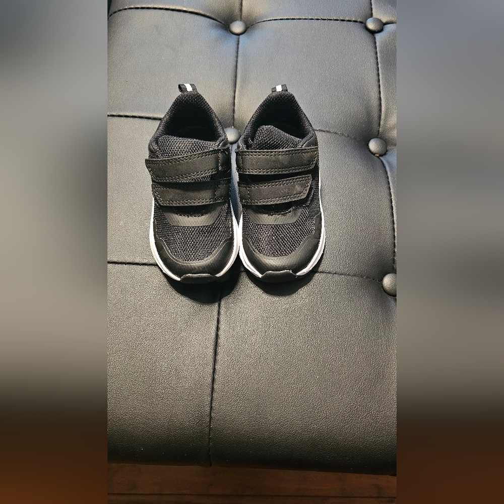 Toddler Boys Size 5 Sneakers Euc